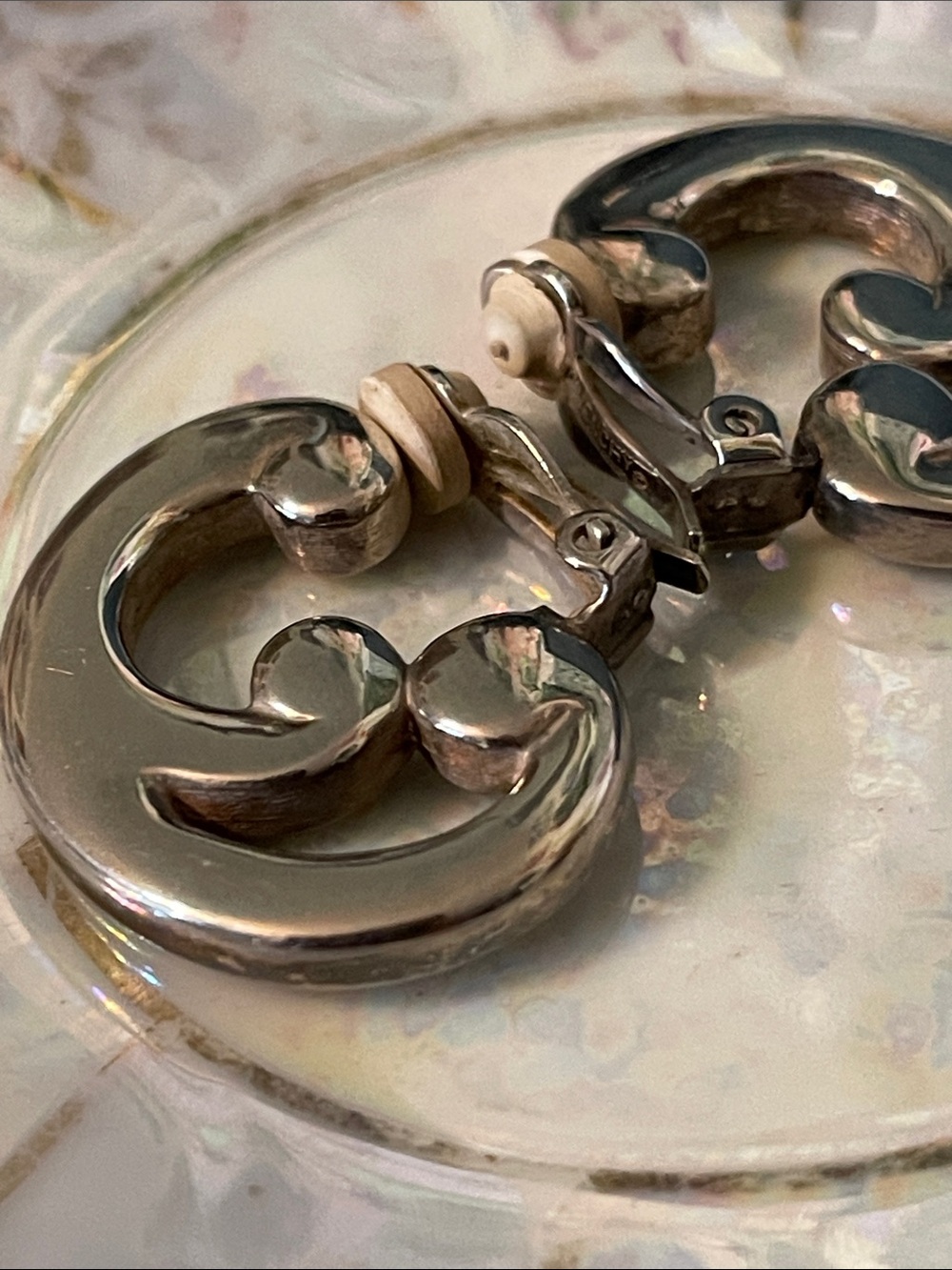 ❗️SOLD❗️1990’s Givenchy Silver-Plated Swirl/Scroll Statement Clip On Earrings - Picture 7 of 7